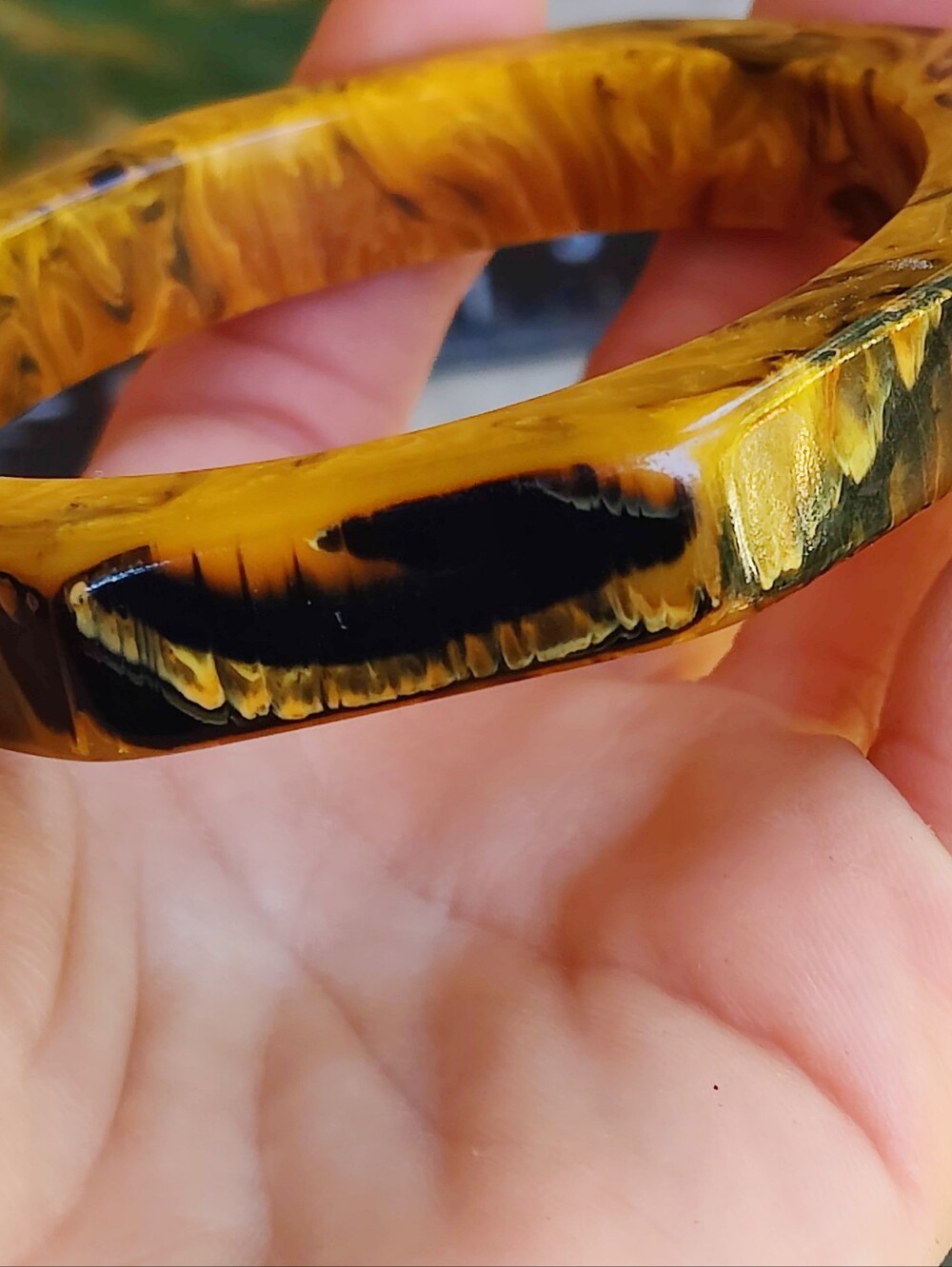 Vintage Bakelite Bangle Bracelet - Picture 5 of 5